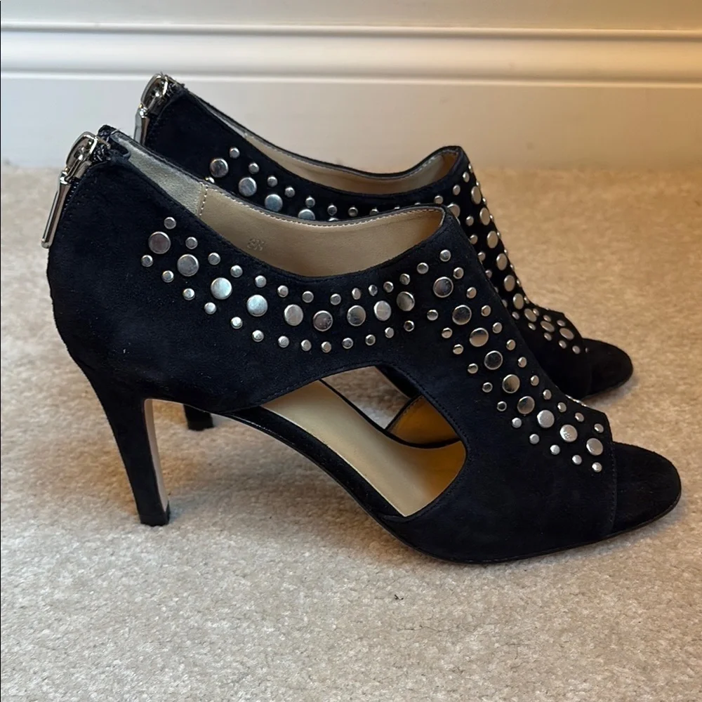 🐎 Nwob Vaneli Black w Silver studs suede Heels with T-Strap Design
